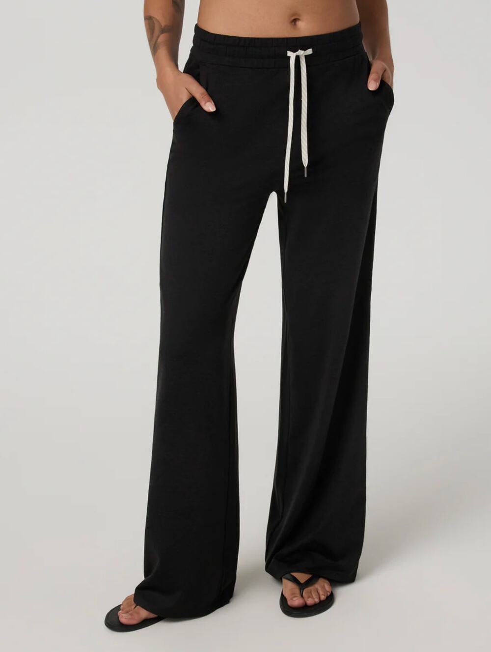 VUORI Halo Essential Wideleg Pants Short in Black Heather Size XS